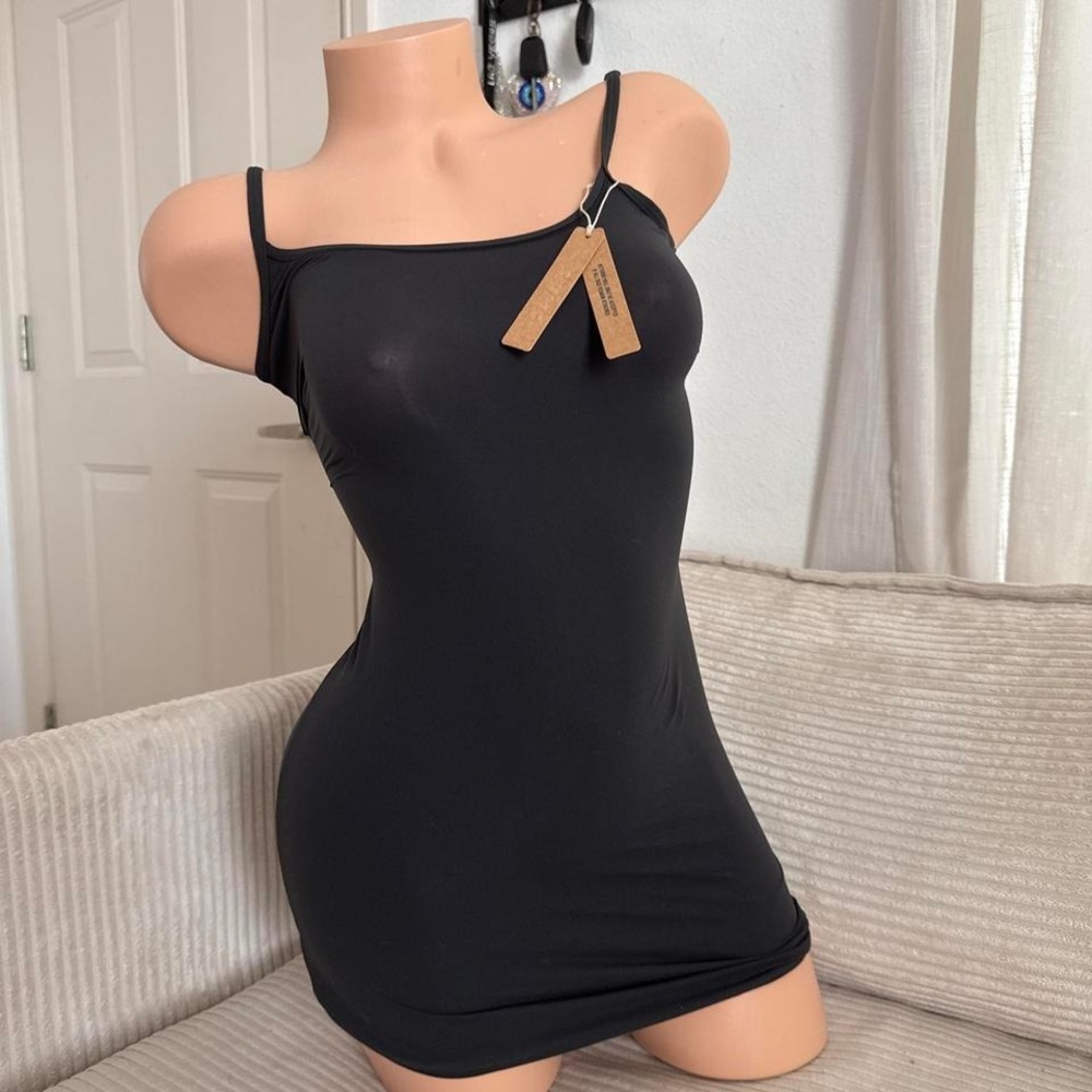 NWT SKIMS fits everybody slip dress in onyx